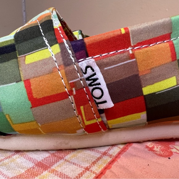 Toms Rainbow Pride Multicolor Geometric Slip On Flats Womens Size 7 Colorful! - Picture 2 of 8